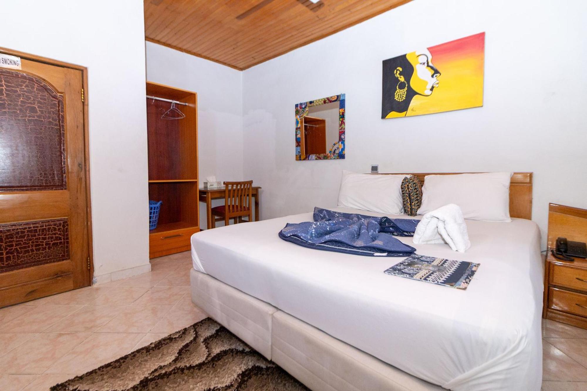 Prestige Guesthouse ,Ksi Кумасі Екстер'єр фото