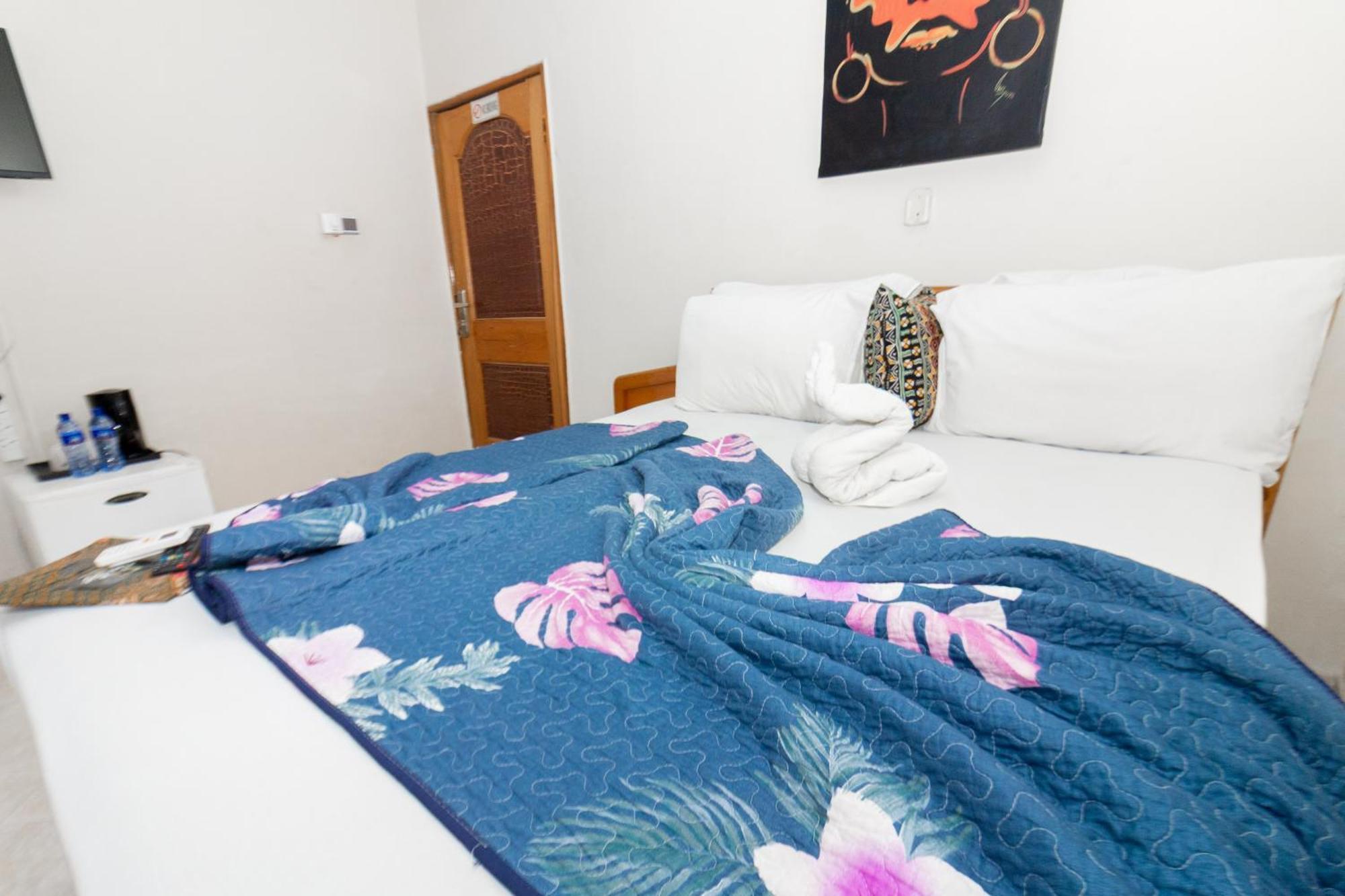 Prestige Guesthouse ,Ksi Кумасі Екстер'єр фото
